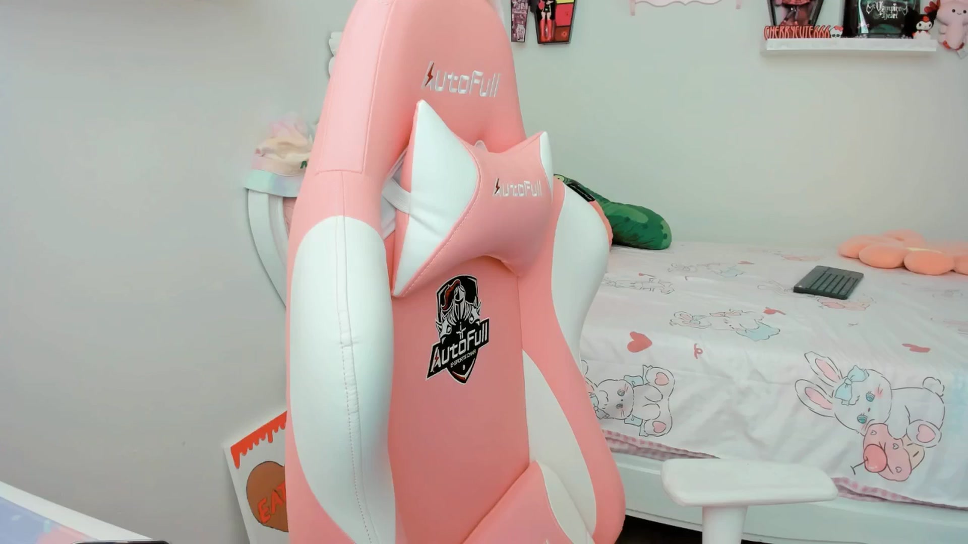 Gallery image thumbnail from Cherrycute666's myfreecams stream on, 08/07/2025, 20:26 image 13 of 20