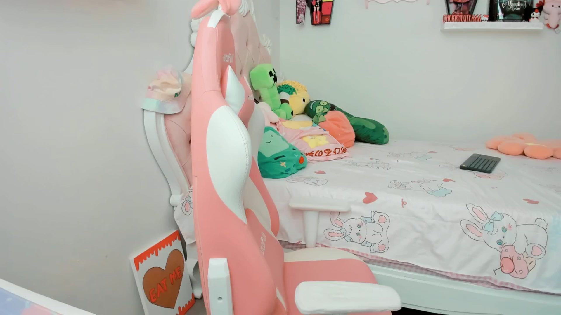 Gallery image thumbnail from Cherrycute666's myfreecams stream on, 08/07/2025, 20:26 image 14 of 20