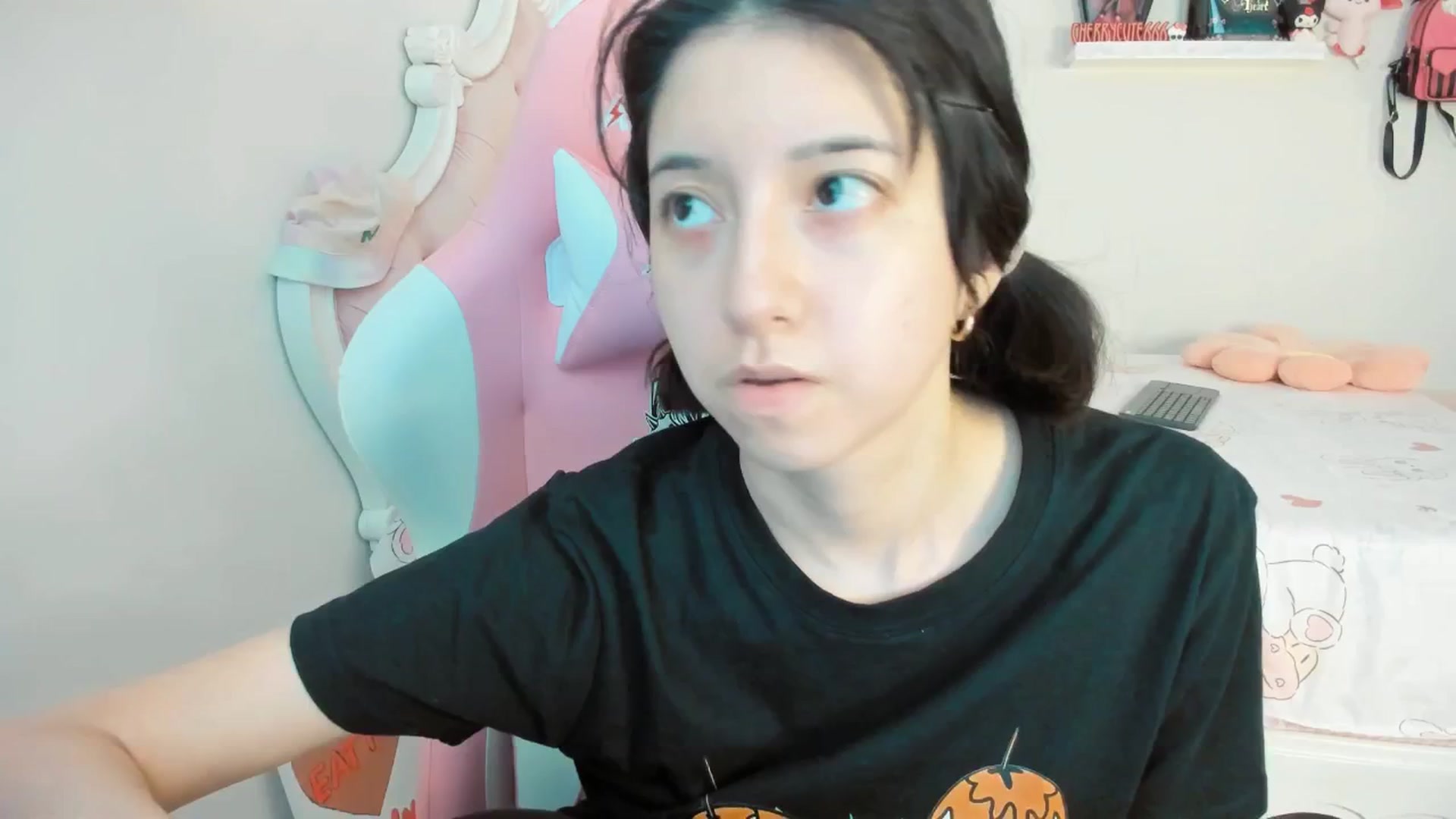 Gallery image thumbnail from Cherrycute666's myfreecams stream on, 08/07/2025, 23:35 image 5 of 20