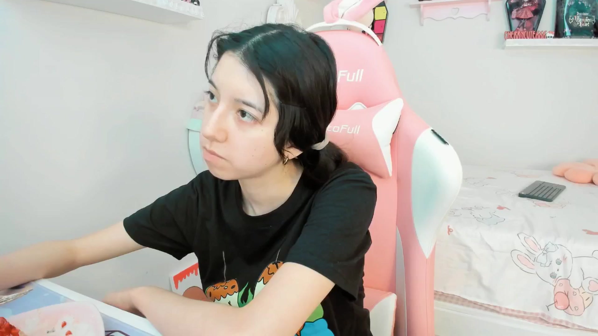 Gallery image thumbnail from Cherrycute666's myfreecams stream on, 08/07/2025, 23:35 image 9 of 20