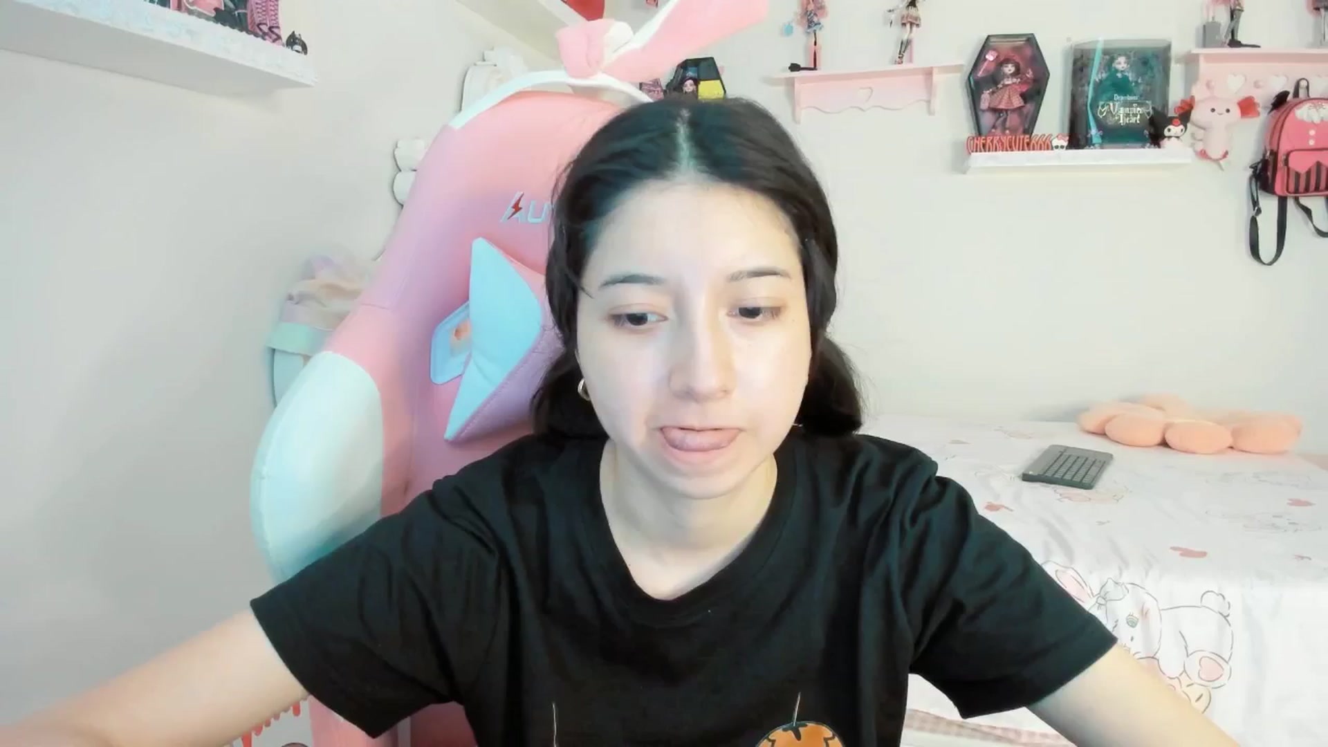 Gallery image thumbnail from Cherrycute666's myfreecams stream on, 08/07/2025, 23:35 image 4 of 20