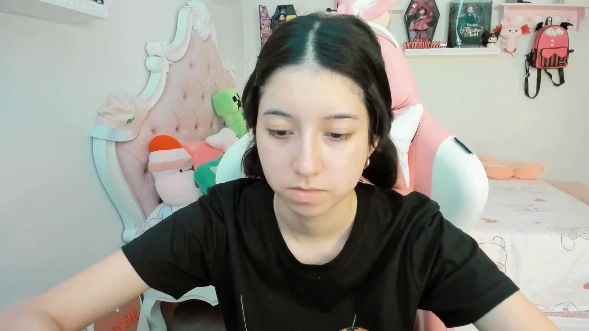 Gallery image thumbnail from Cherrycute666's myfreecams stream on, 08/07/2025, 23:35 image 16 of 20