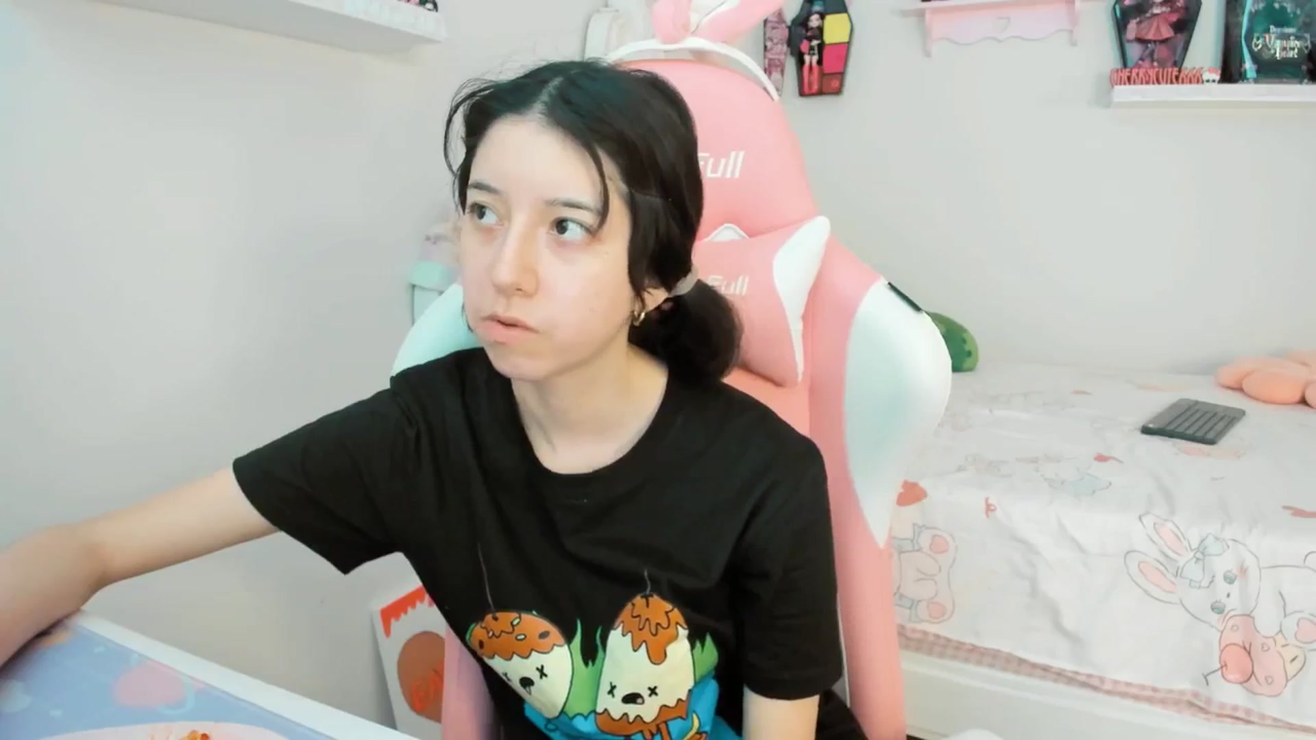 Gallery image thumbnail from Cherrycute666's myfreecams stream on, 08/07/2025, 23:35 image 11 of 20