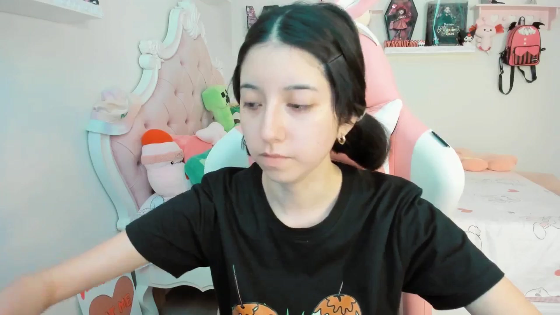 Gallery image thumbnail from Cherrycute666's myfreecams stream on, 08/07/2025, 23:35 image 15 of 20