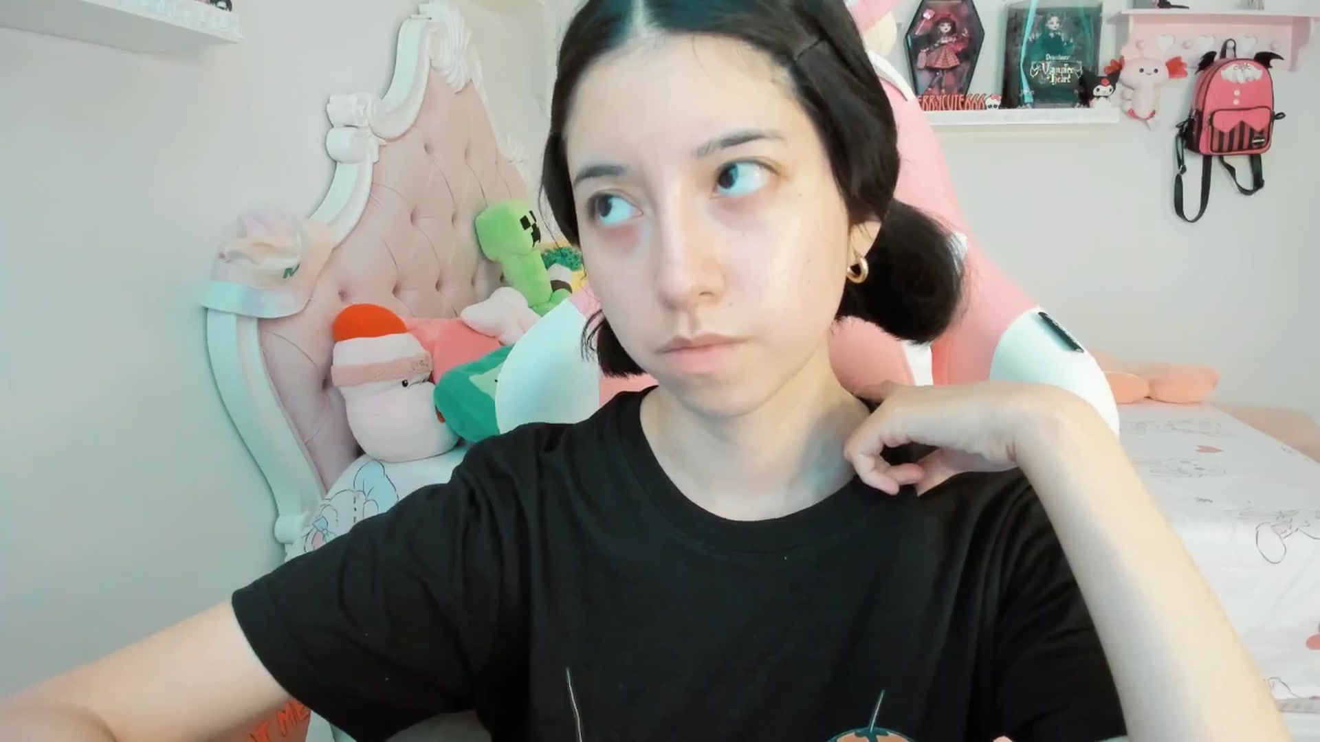 Gallery image thumbnail from Cherrycute666's myfreecams stream on, 08/07/2025, 23:35 image 13 of 20