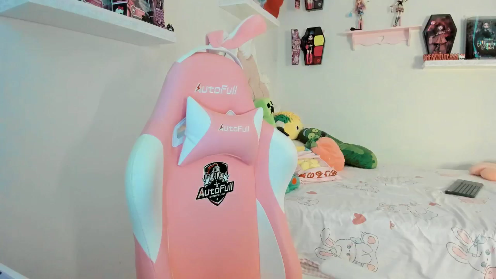 Gallery image thumbnail from Cherrycute666's myfreecams stream on, 08/07/2025, 23:35 image 1 of 20