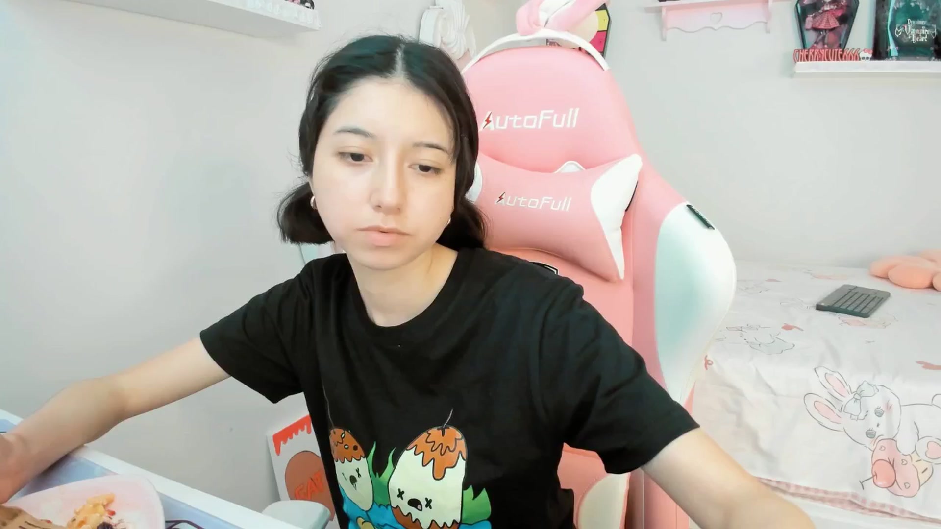Gallery image thumbnail from Cherrycute666's myfreecams stream on, 08/07/2025, 23:35 image 10 of 20