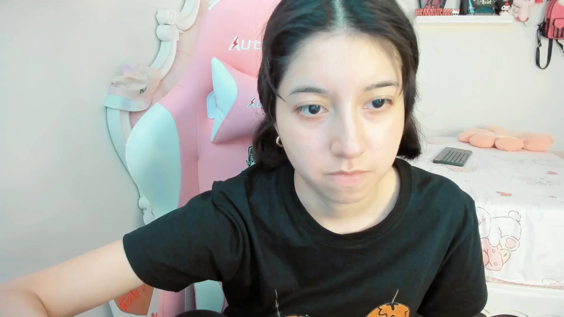 Gallery image thumbnail from Cherrycute666's myfreecams stream on, 08/07/2025, 23:35 image 6 of 20