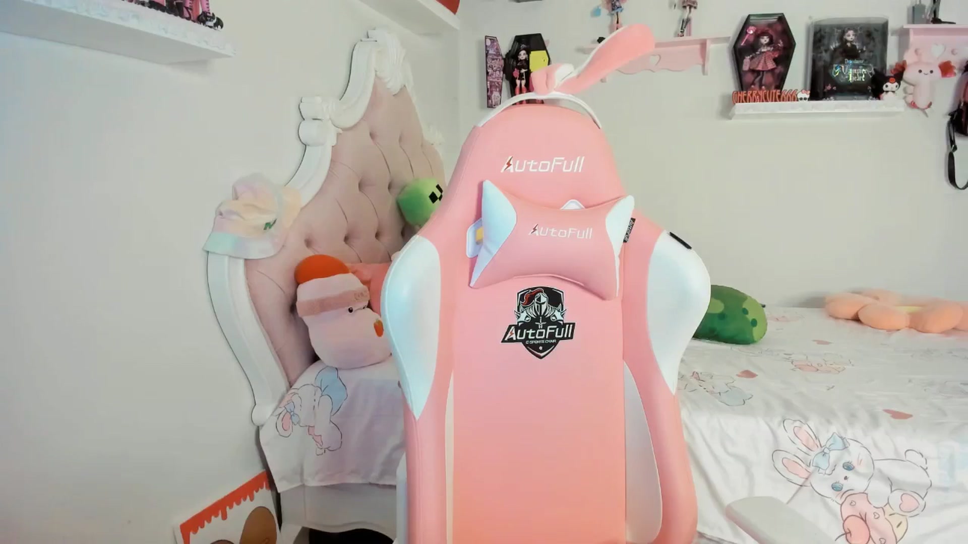 Gallery image thumbnail from Cherrycute666's myfreecams stream on, 08/08/2025, 05:54 image 14 of 20