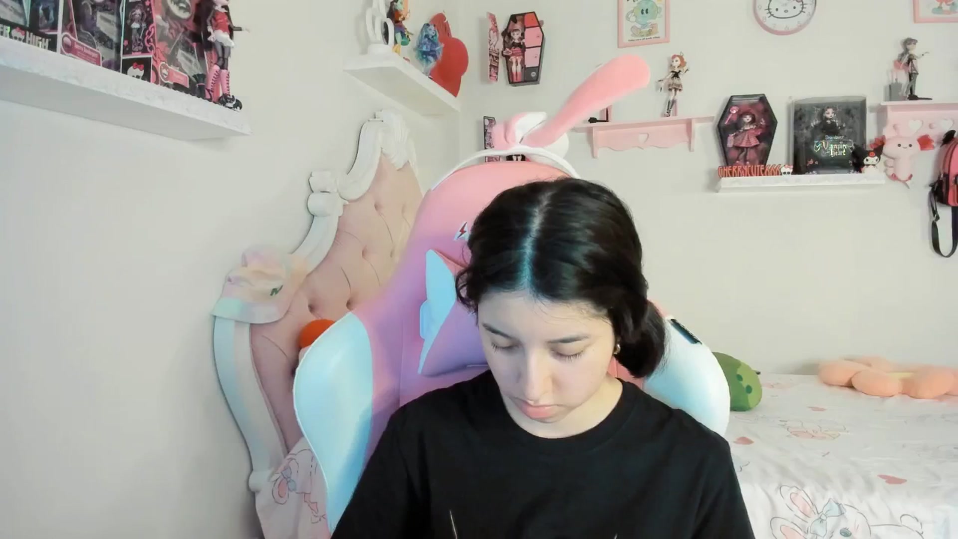 Gallery image thumbnail from Cherrycute666's myfreecams stream on, 08/08/2025, 05:54 image 13 of 20