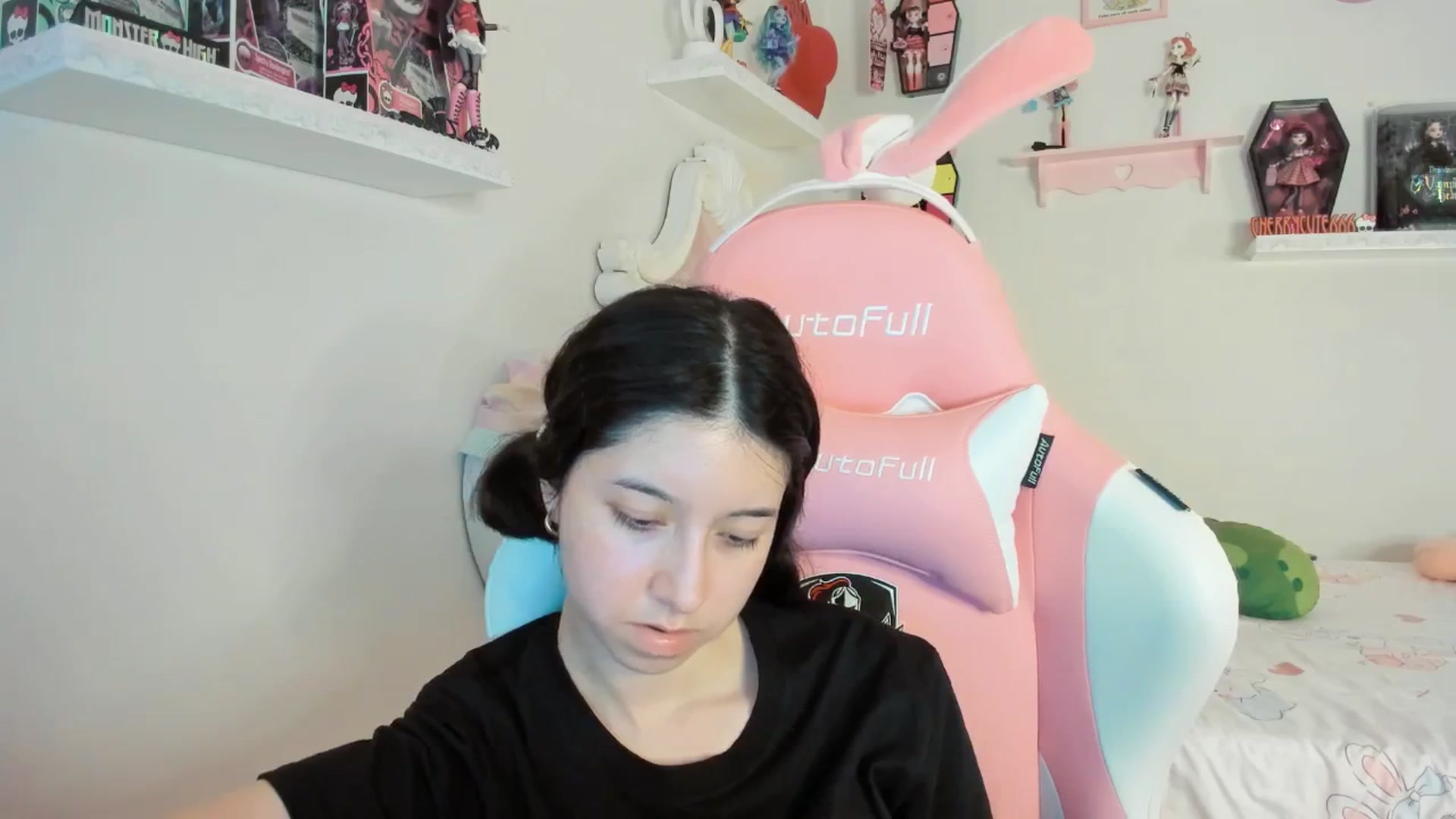 Gallery image thumbnail from Cherrycute666's myfreecams stream on, 08/08/2025, 05:54 image 15 of 20