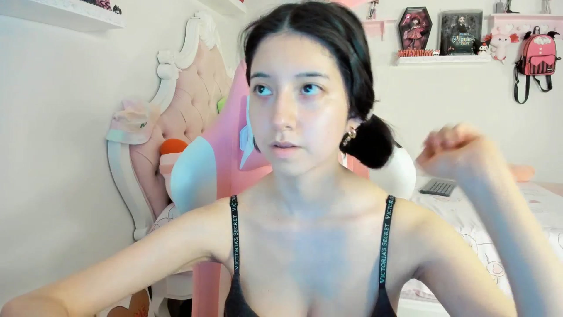Gallery image thumbnail from Cherrycute666's myfreecams stream on, 08/08/2025, 05:54 image 4 of 20