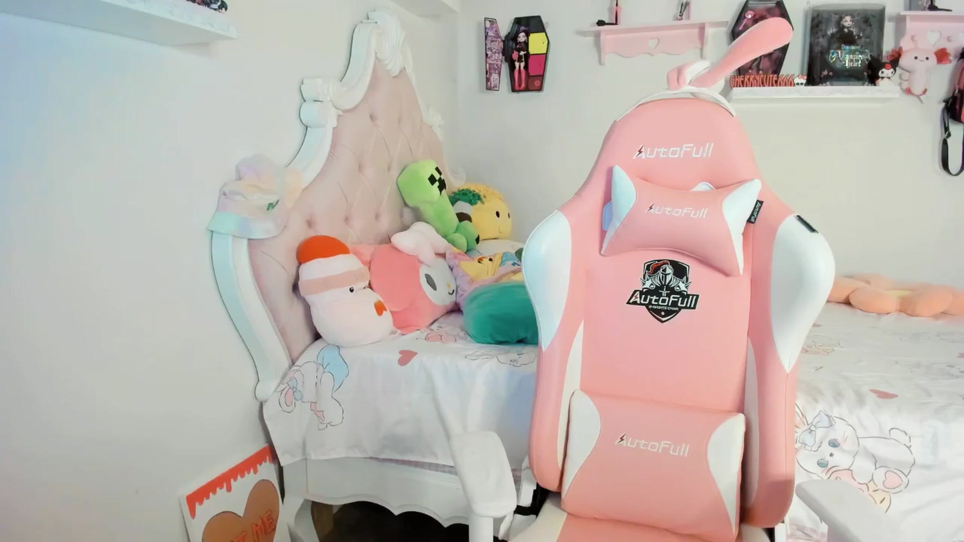 Gallery image thumbnail from Cherrycute666's myfreecams stream on, 08/08/2025, 05:54 image 17 of 20