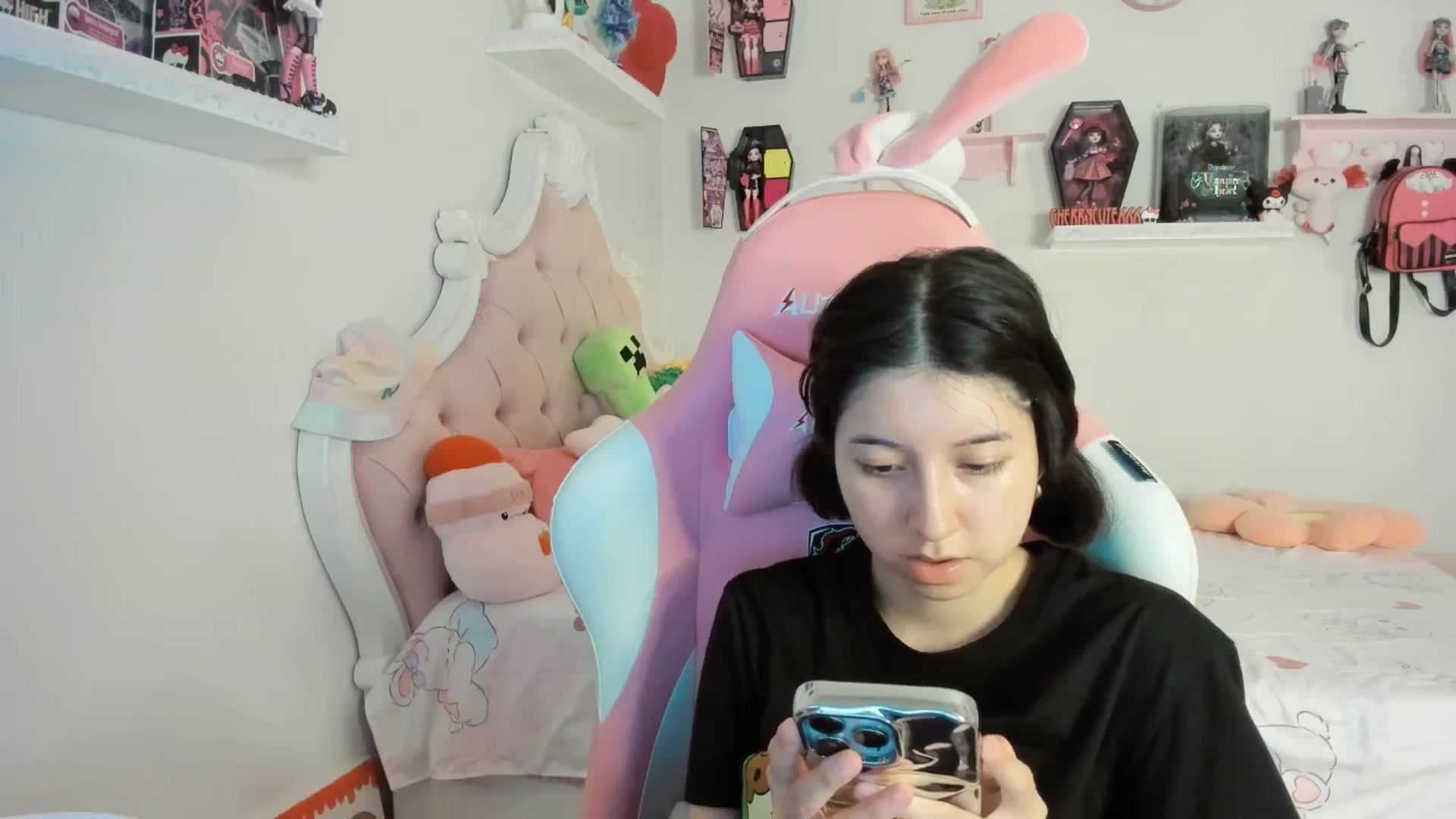 Gallery image thumbnail from Cherrycute666's myfreecams stream on, 08/08/2025, 05:54 image 18 of 20
