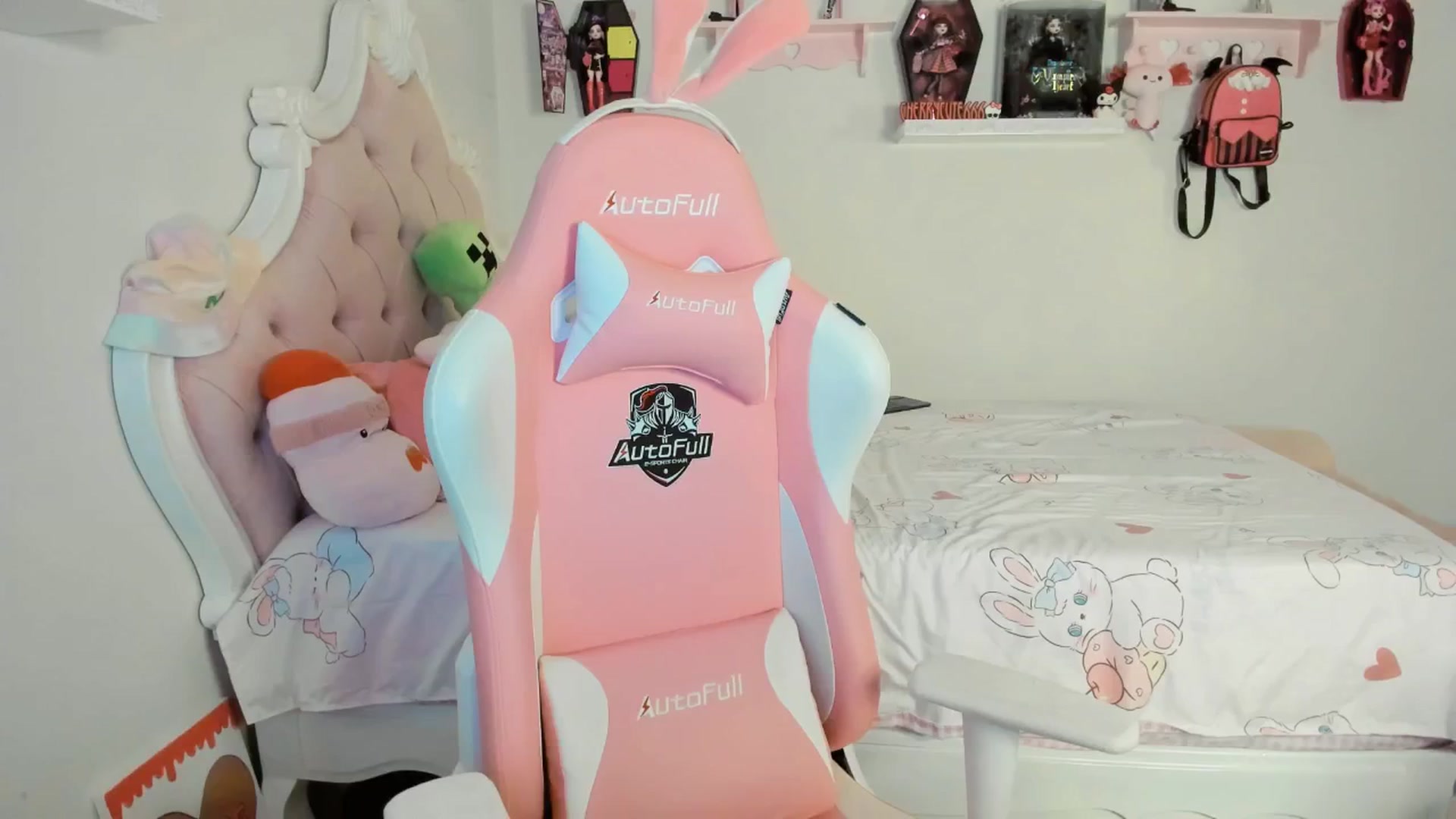 Gallery image thumbnail from Cherrycute666's myfreecams stream on, 08/10/2025, 01:32 image 10 of 20
