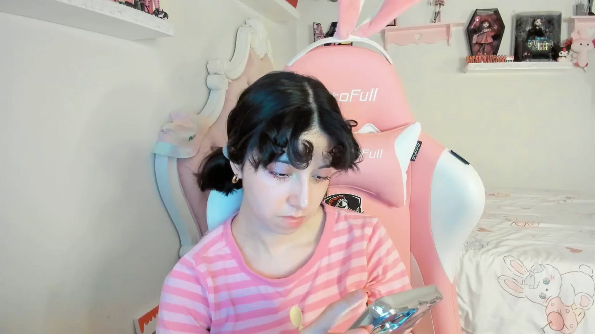 Gallery image thumbnail from Cherrycute666's myfreecams stream on, 08/10/2025, 01:32 image 17 of 20