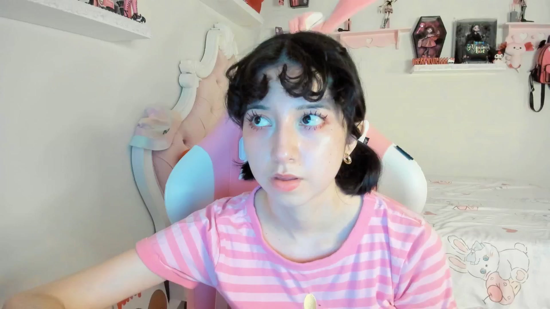Gallery image thumbnail from Cherrycute666's myfreecams stream on, 08/10/2025, 01:32 image 3 of 20