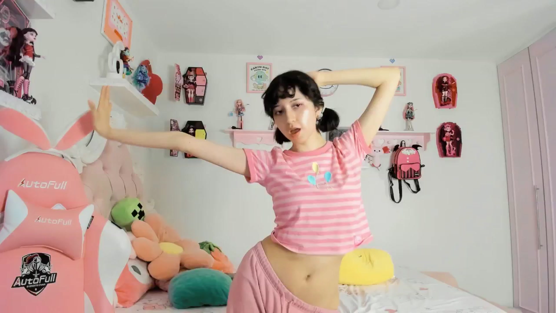 Gallery image thumbnail from Cherrycute666's myfreecams stream on, 08/10/2025, 05:46 image 14 of 20