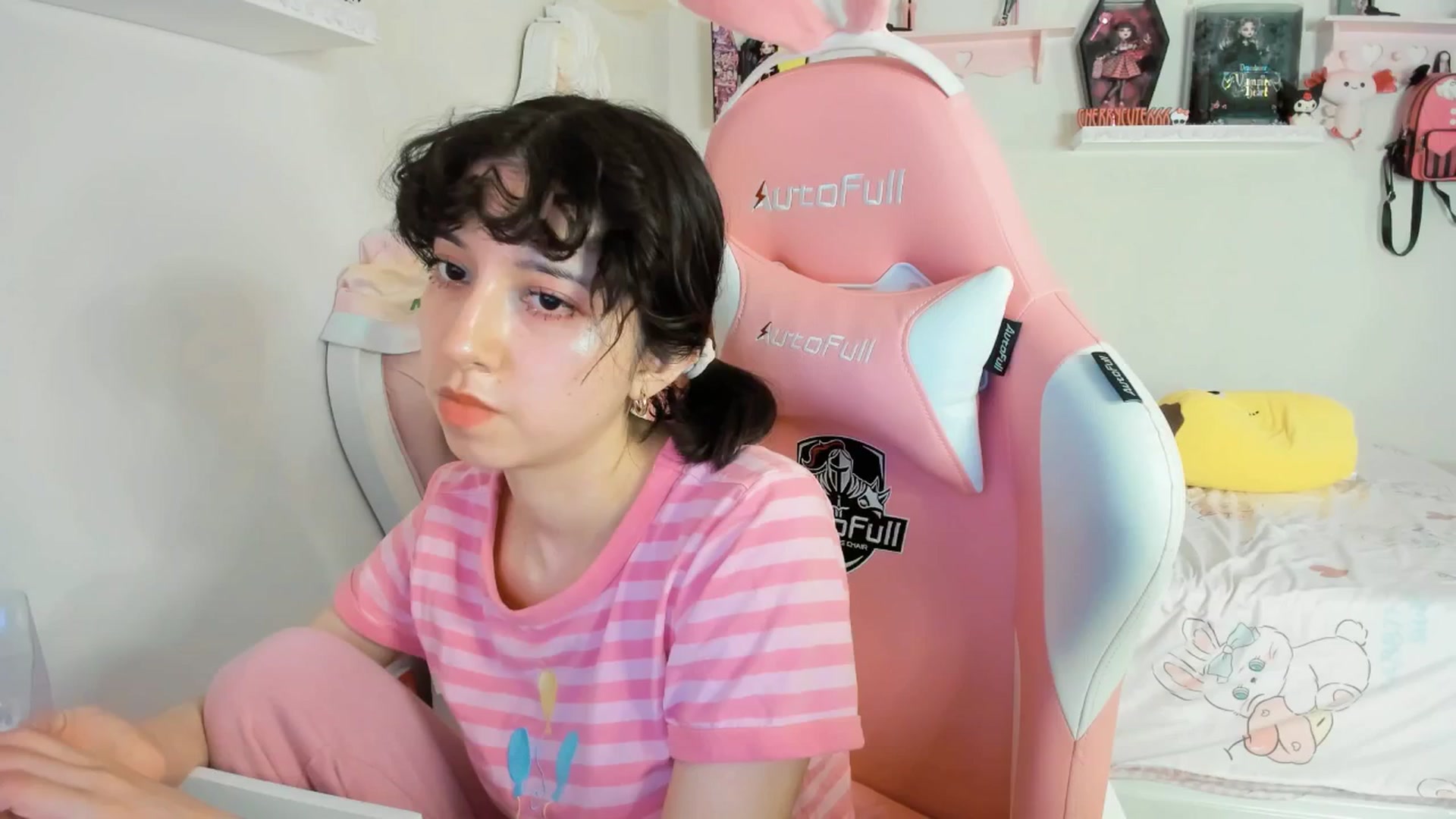Gallery image thumbnail from Cherrycute666's myfreecams stream on, 08/10/2025, 05:46 image 6 of 20