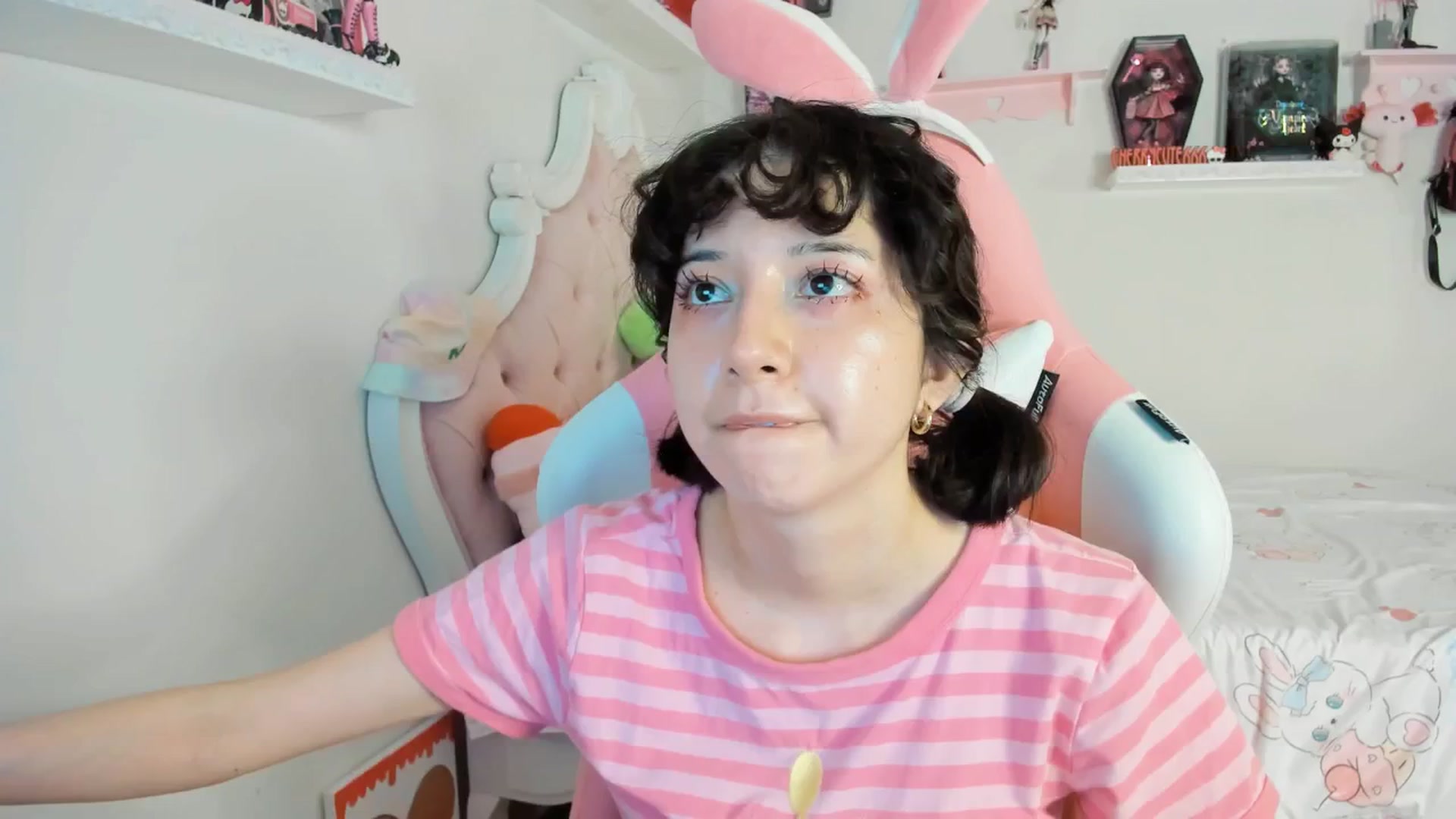 Gallery image thumbnail from Cherrycute666's myfreecams stream on, 08/10/2025, 08:15 image 13 of 20
