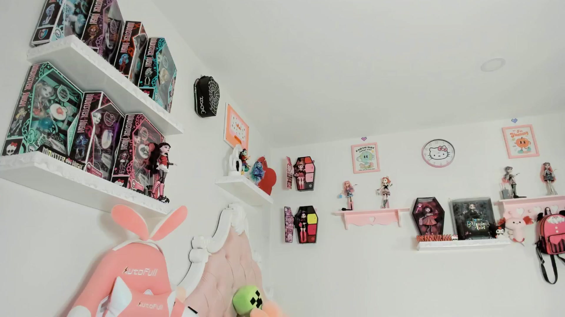 Gallery image thumbnail from Cherrycute666's myfreecams stream on, 08/10/2025, 08:15 image 8 of 20