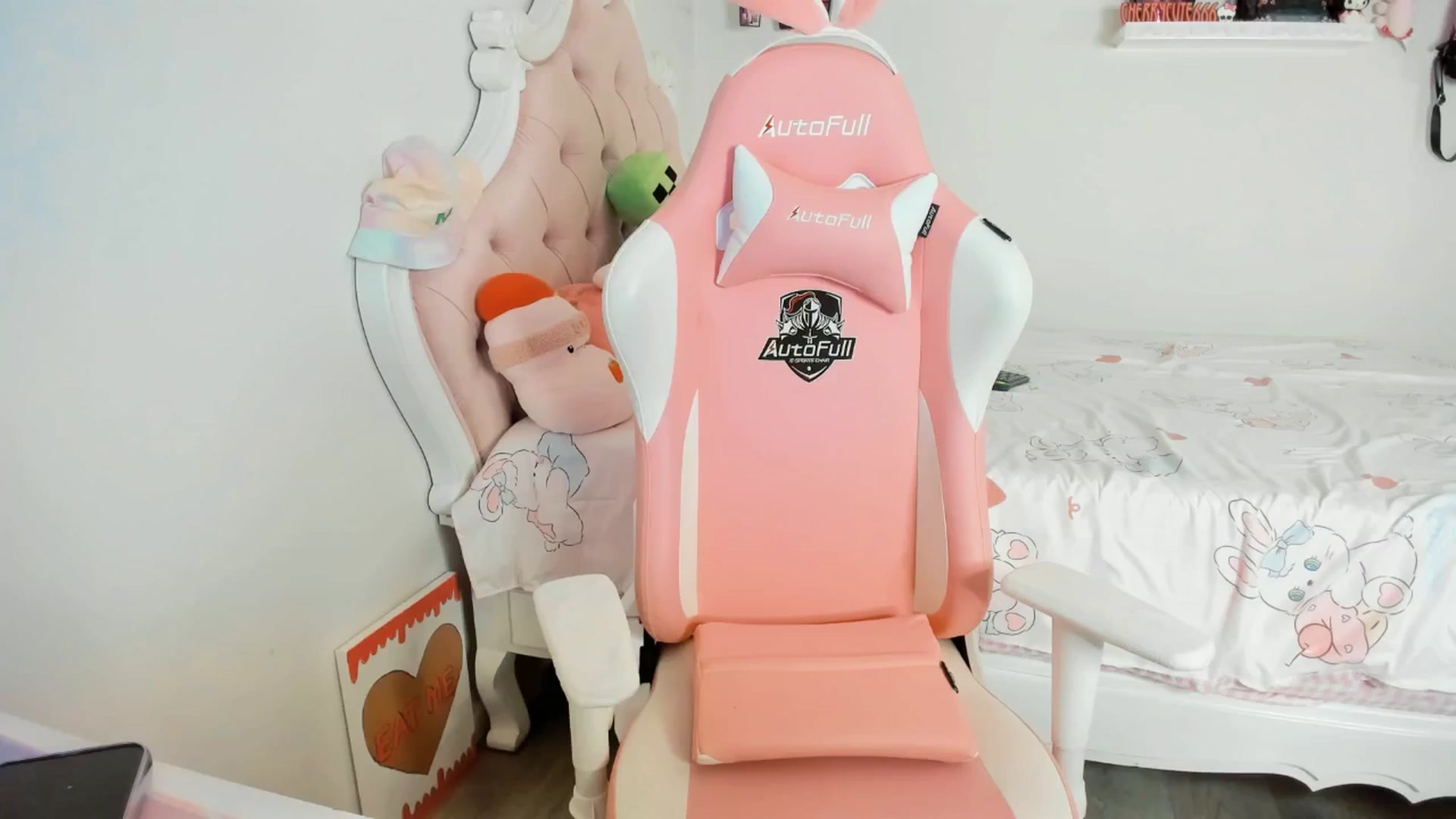 Gallery image thumbnail from Cherrycute666's myfreecams stream on, 08/10/2025, 08:15 image 17 of 20