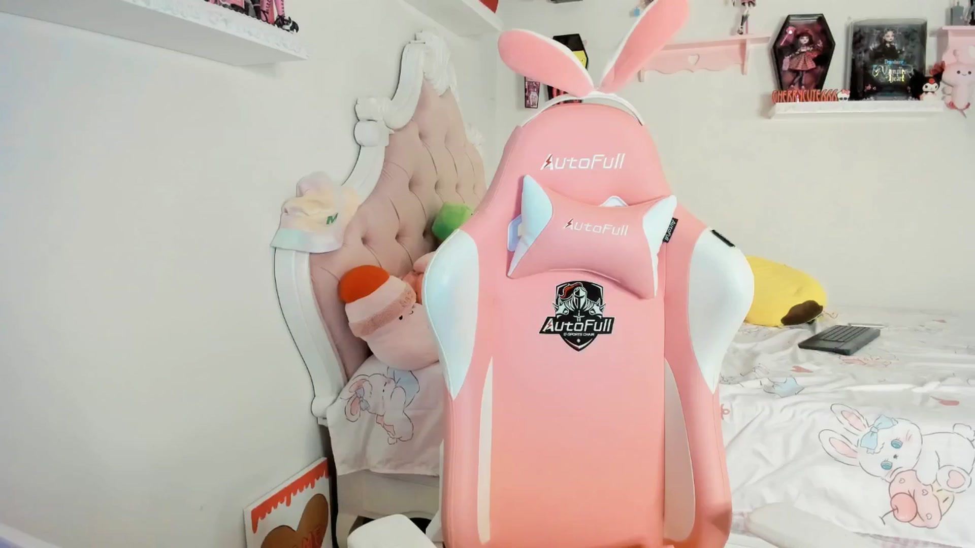 Gallery image thumbnail from Cherrycute666's myfreecams stream on, 08/11/2025, 06:35 image 1 of 20