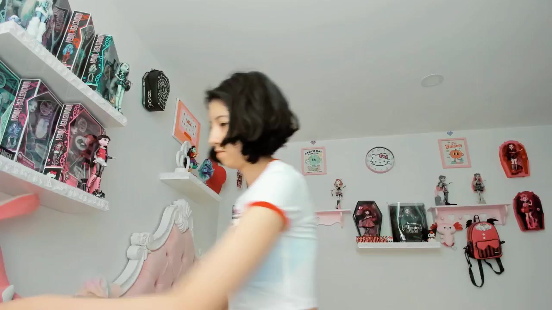 Gallery image thumbnail from Cherrycute666's myfreecams stream on, 08/15/2025, 19:49 image 19 of 20