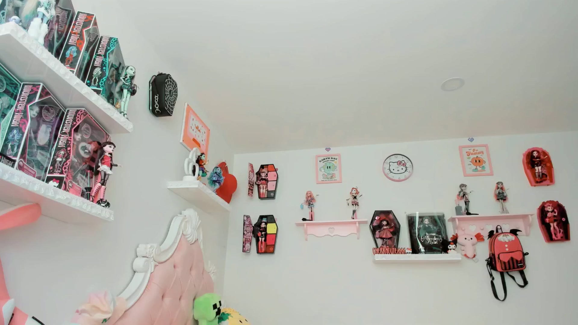 Gallery image thumbnail from Cherrycute666's myfreecams stream on, 08/15/2025, 19:49 image 11 of 20