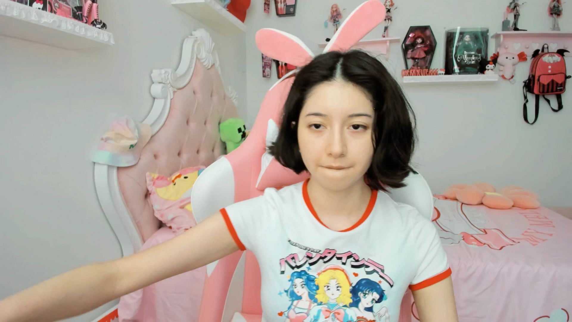 Gallery image thumbnail from Cherrycute666's myfreecams stream on, 08/15/2025, 19:49 image 20 of 20