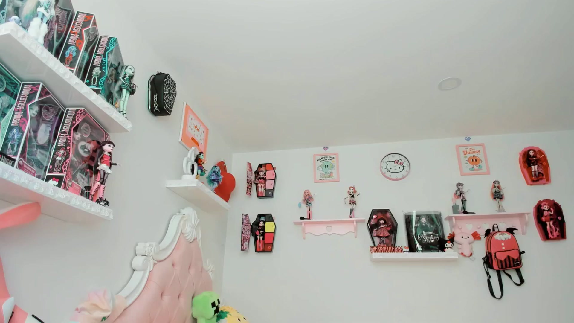 Gallery image thumbnail from Cherrycute666's myfreecams stream on, 08/15/2025, 19:49 image 14 of 20