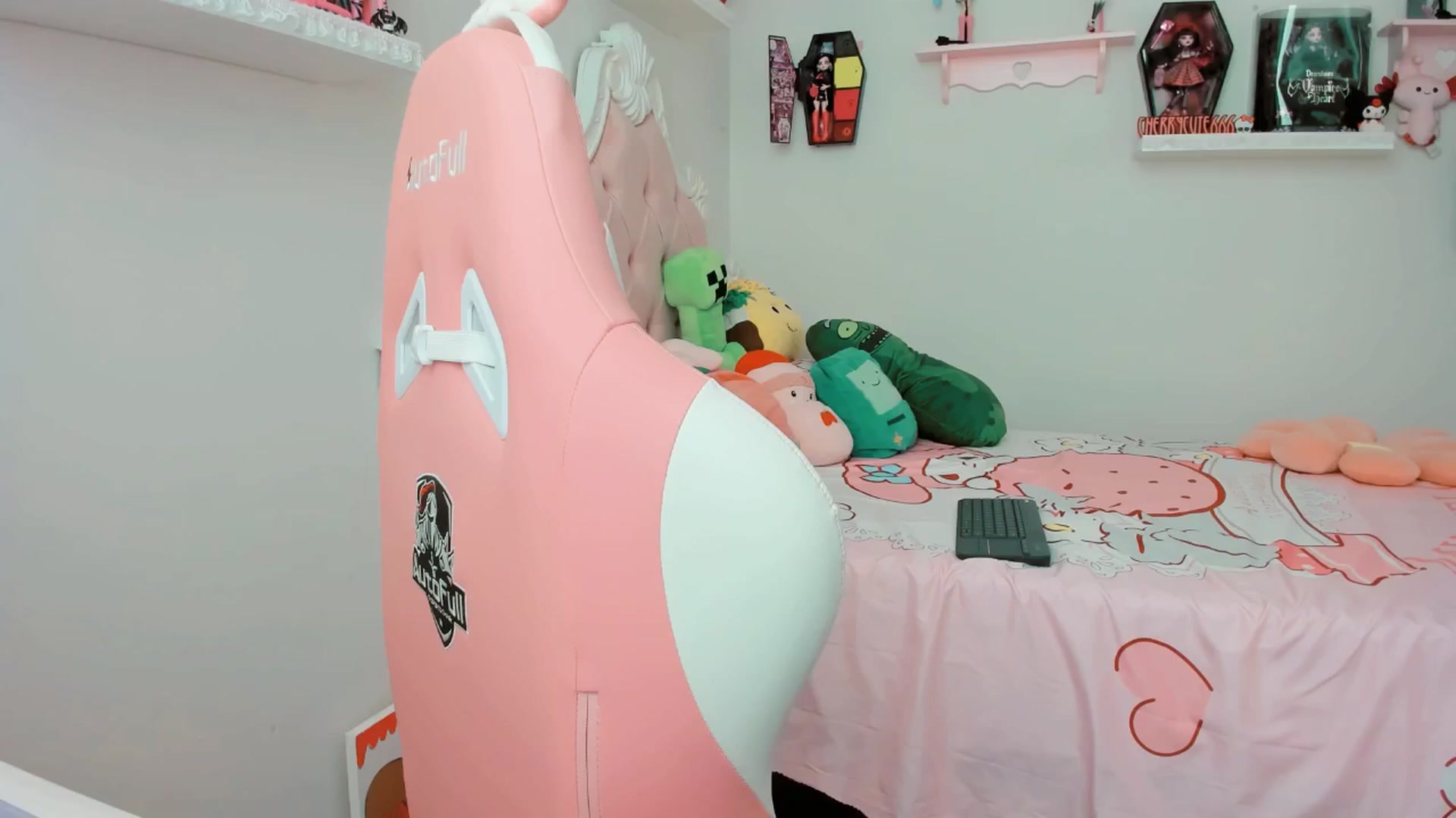 Gallery image thumbnail from Cherrycute666's myfreecams stream on, 08/16/2025, 24:08 image 7 of 20