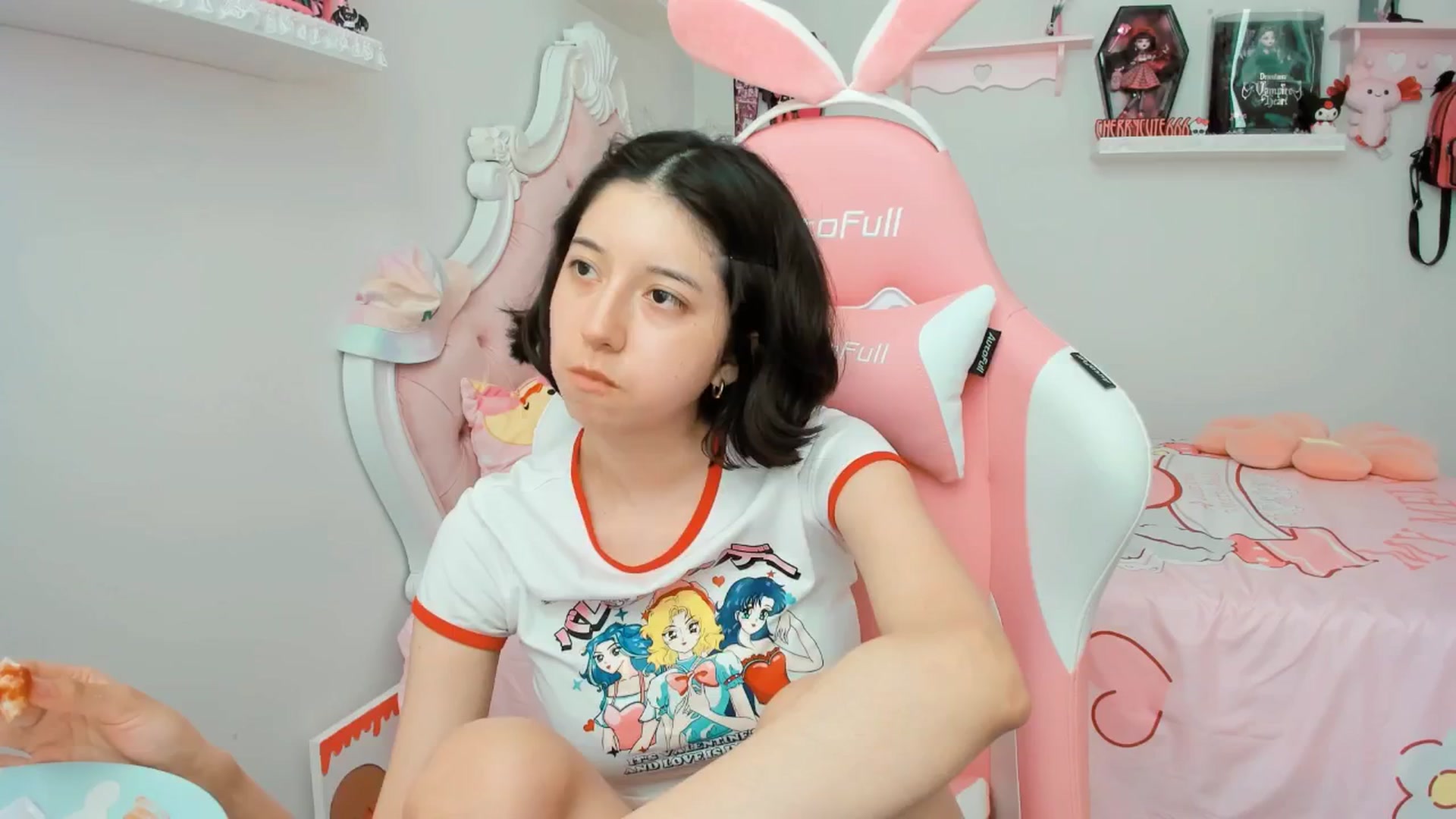 Gallery image thumbnail from Cherrycute666's myfreecams stream on, 08/16/2025, 24:08 image 8 of 20