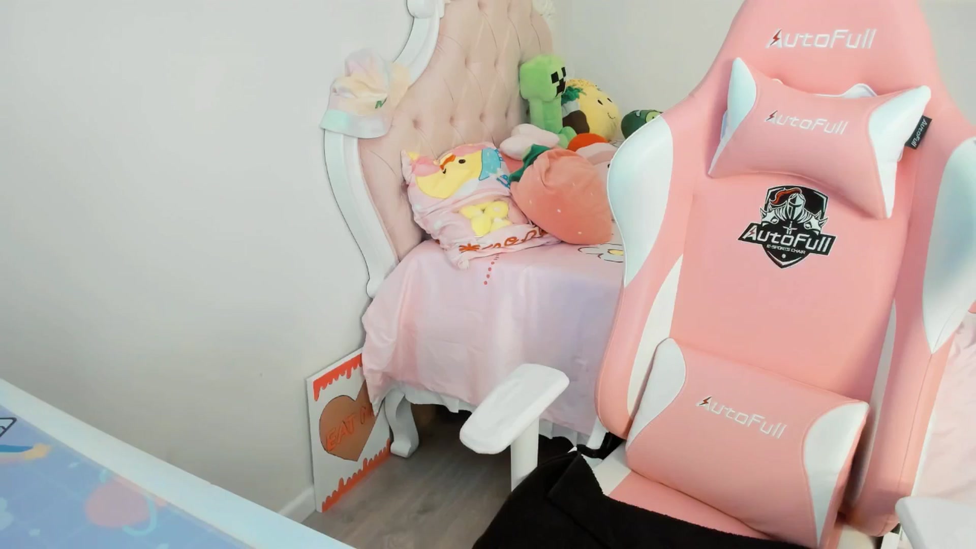 Gallery image thumbnail from Cherrycute666's myfreecams stream on, 08/16/2025, 24:08 image 20 of 20