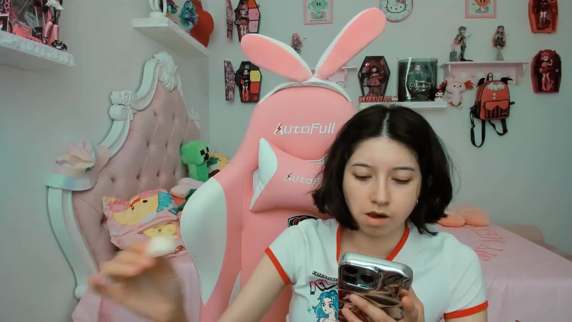 Gallery image thumbnail from Cherrycute666's myfreecams stream on, 08/16/2025, 24:08 image 1 of 20