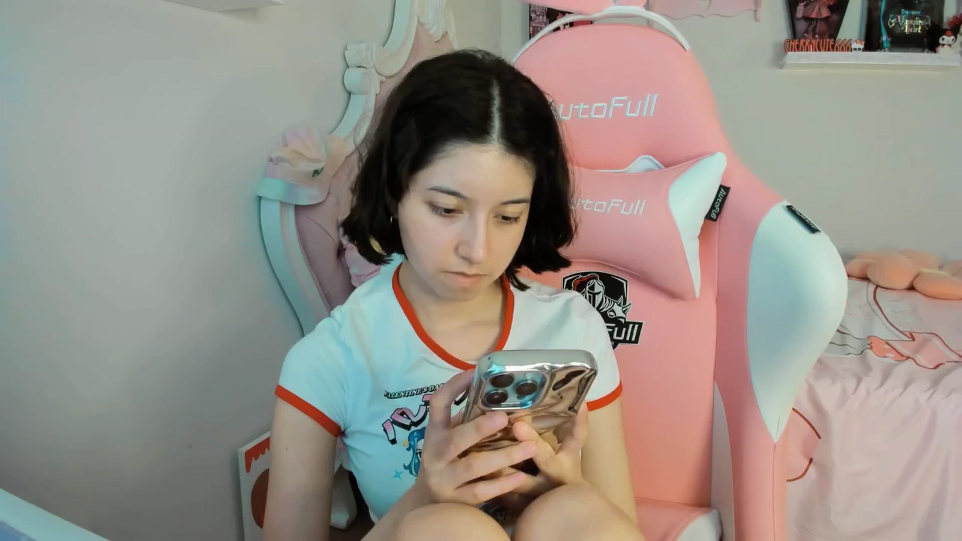 Gallery image thumbnail from Cherrycute666's myfreecams stream on, 08/16/2025, 24:08 image 18 of 20