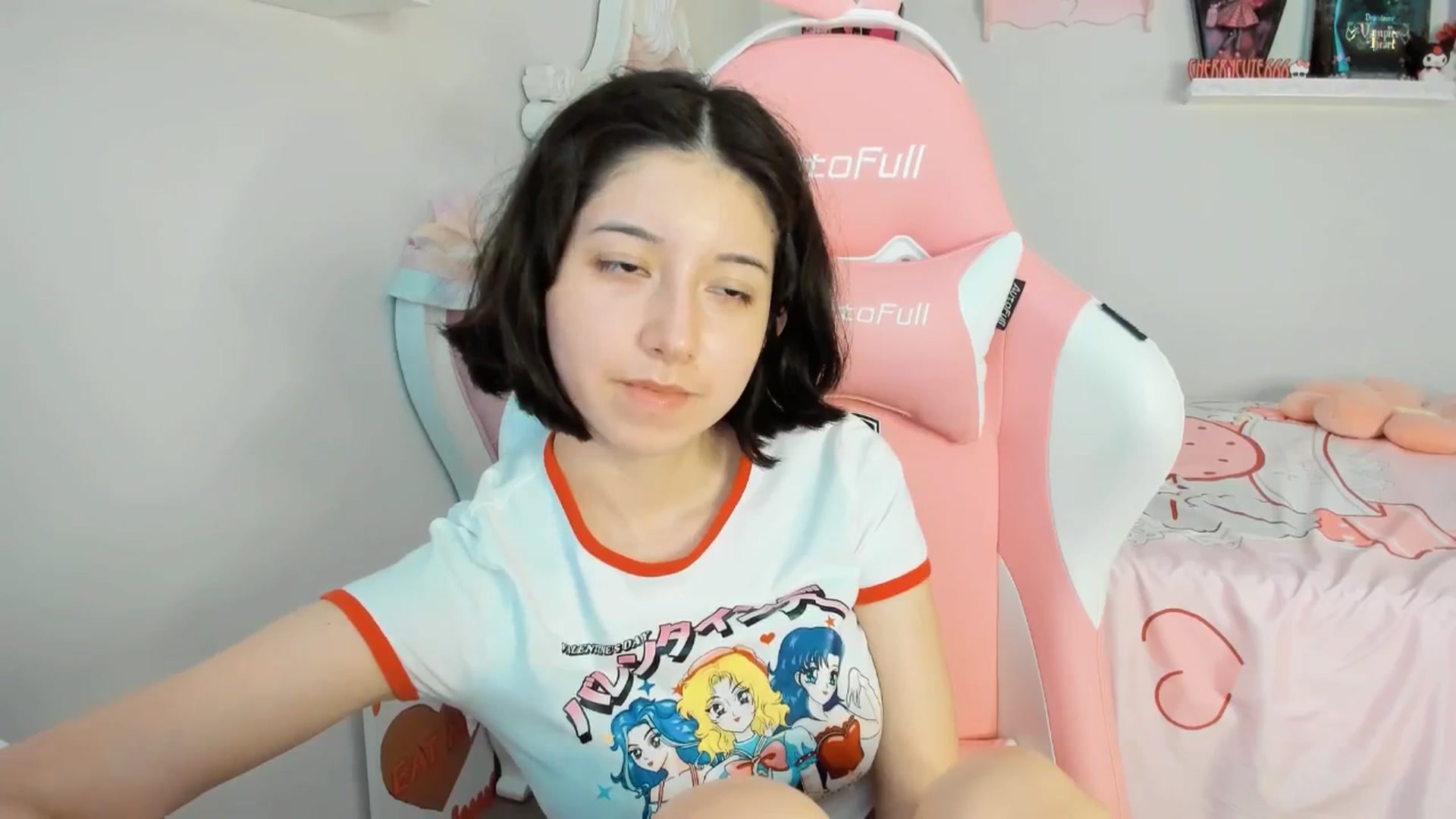 Gallery image thumbnail from Cherrycute666's myfreecams stream on, 08/16/2025, 24:08 image 17 of 20