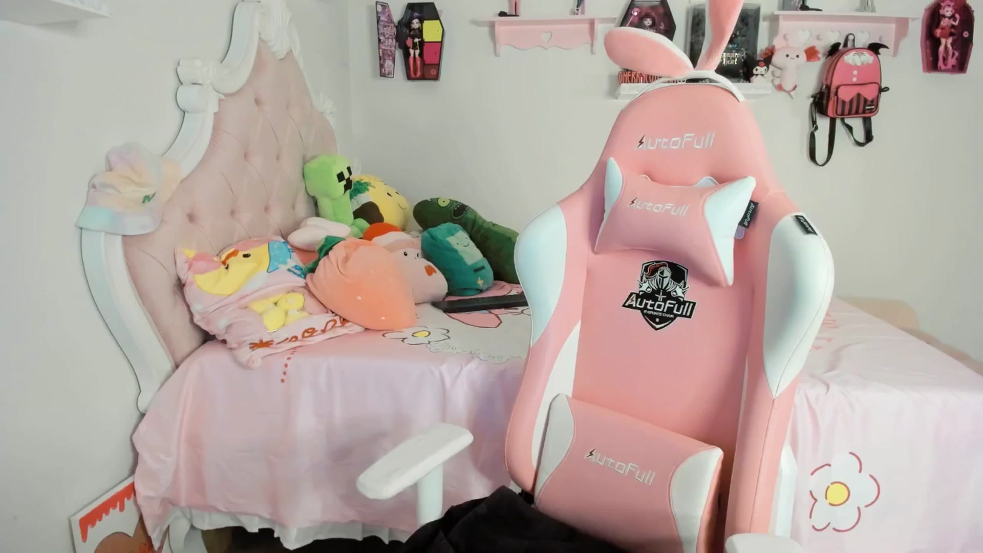 Gallery image thumbnail from Cherrycute666's myfreecams stream on, 08/16/2025, 01:55 image 1 of 20