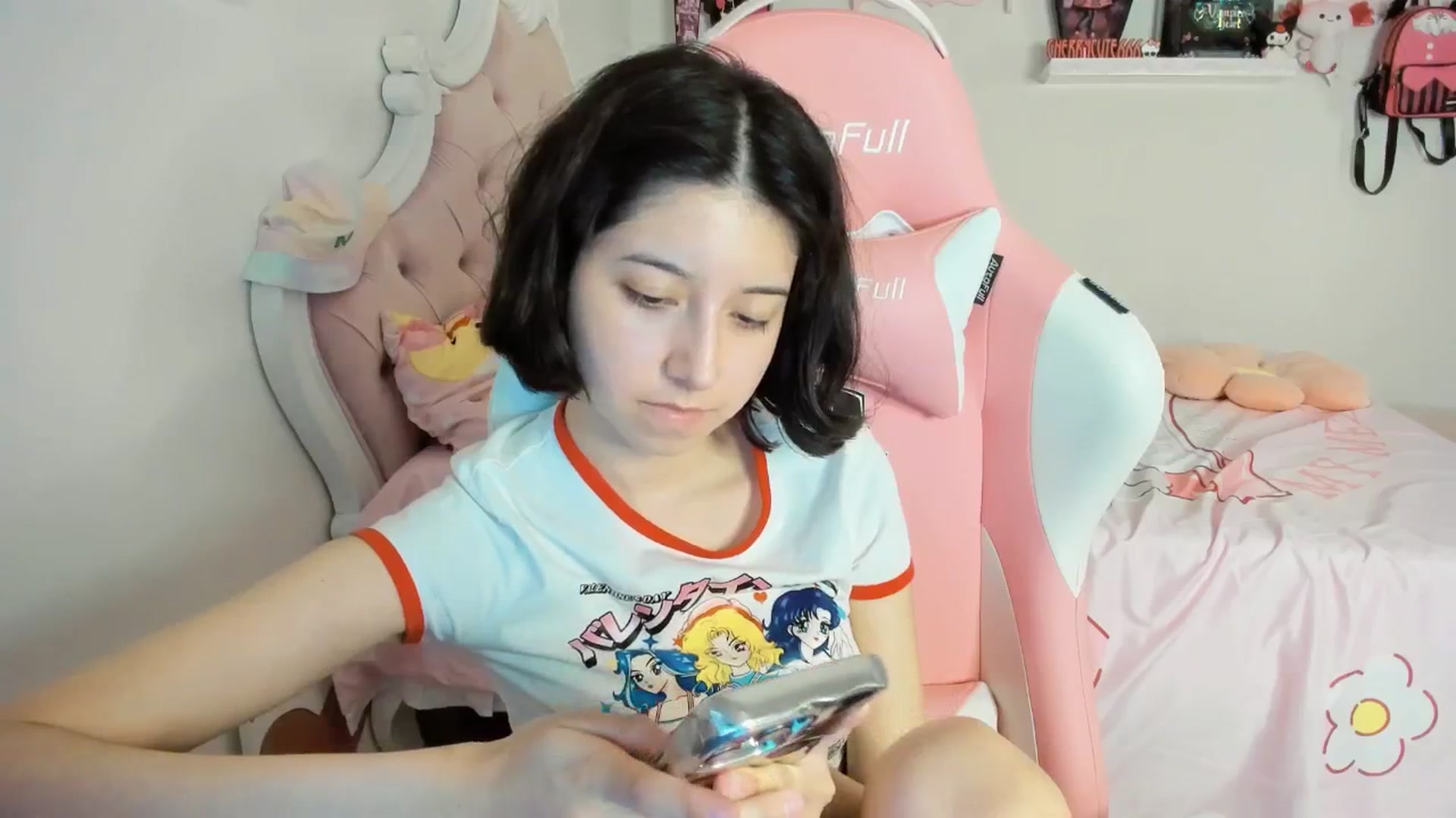 Gallery image thumbnail from Cherrycute666's myfreecams stream on, 08/16/2025, 01:55 image 18 of 20