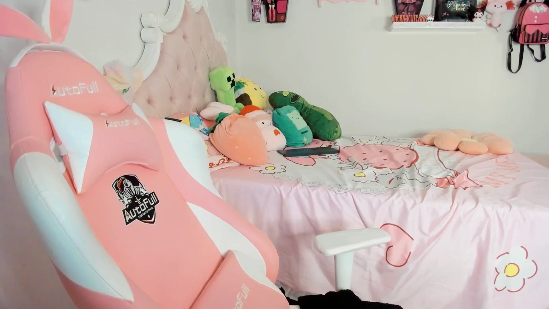 Gallery image thumbnail from Cherrycute666's myfreecams stream on, 08/16/2025, 01:55 image 14 of 20