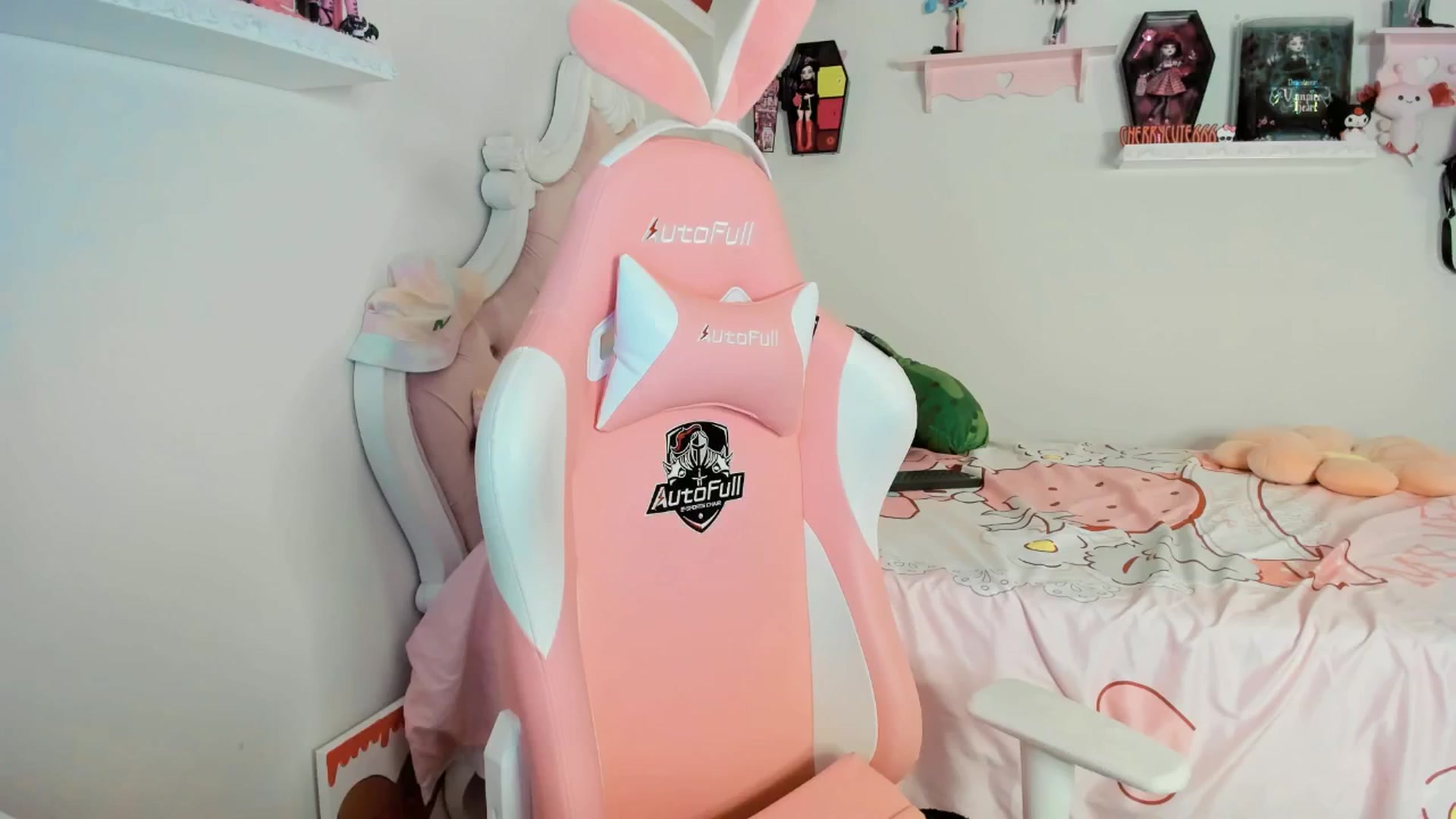 Gallery image thumbnail from Cherrycute666's myfreecams stream on, 08/16/2025, 06:57 image 8 of 20