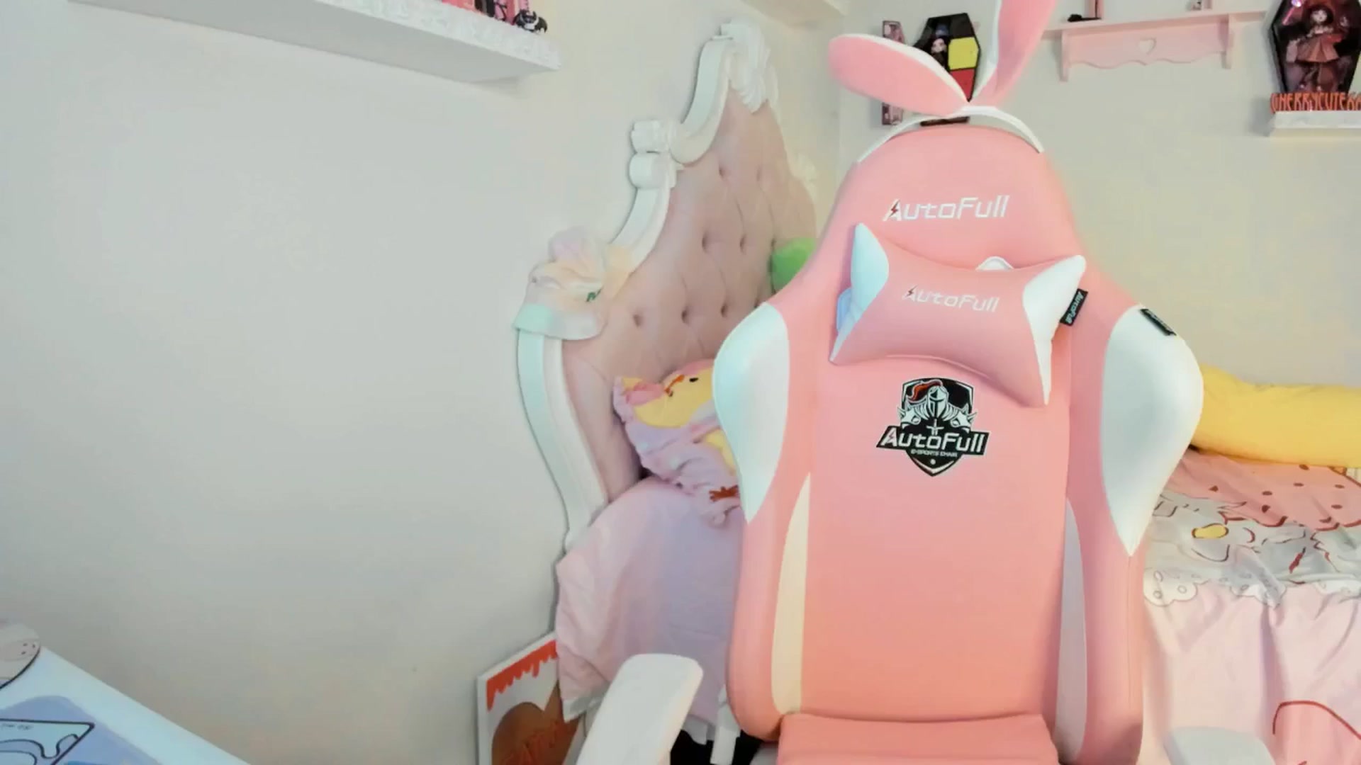 Gallery image thumbnail from Cherrycute666's myfreecams stream on, 08/17/2025, 01:47 image 7 of 20