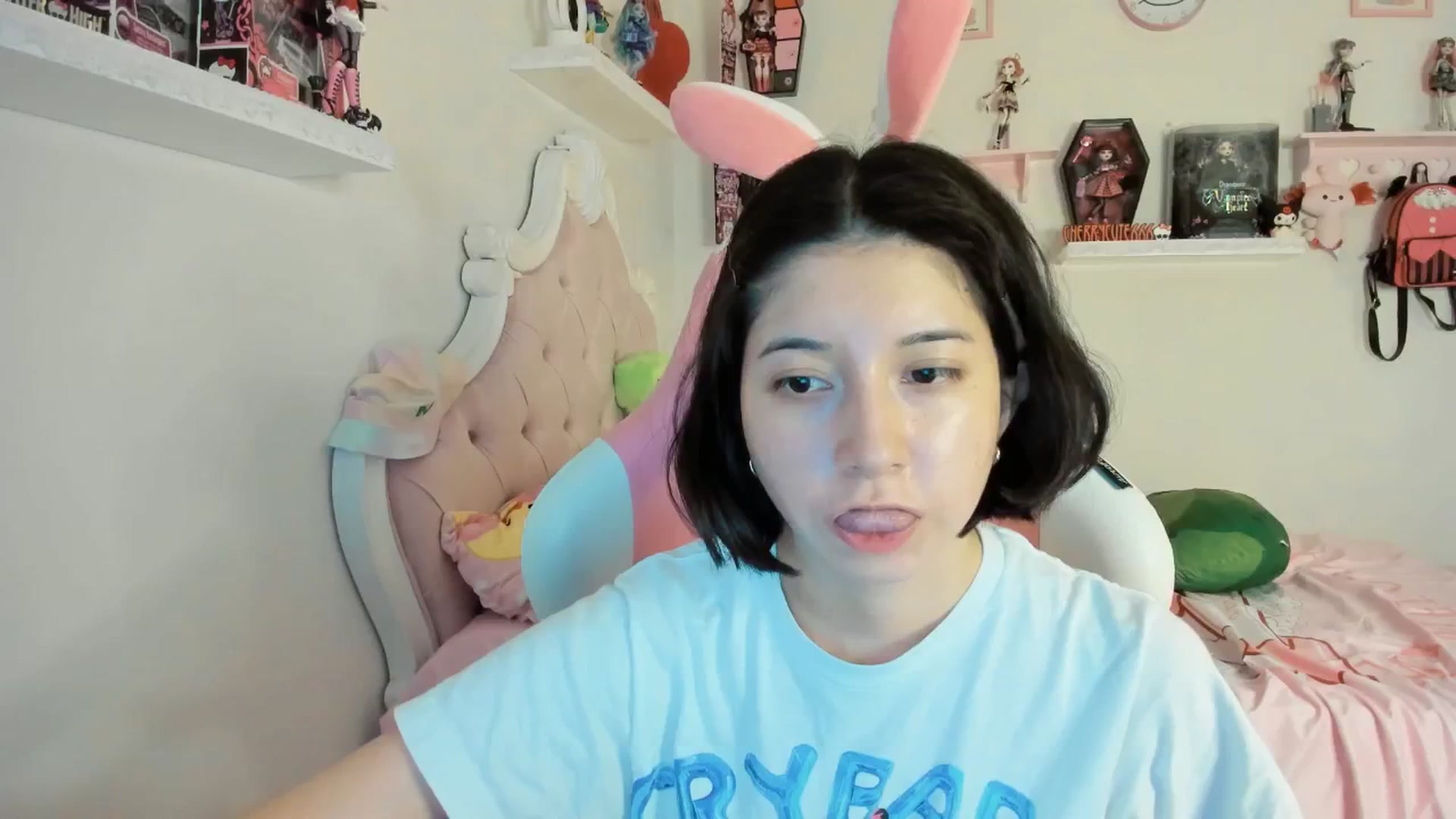 Gallery image thumbnail from Cherrycute666's myfreecams stream on, 08/17/2025, 04:36 image 3 of 20