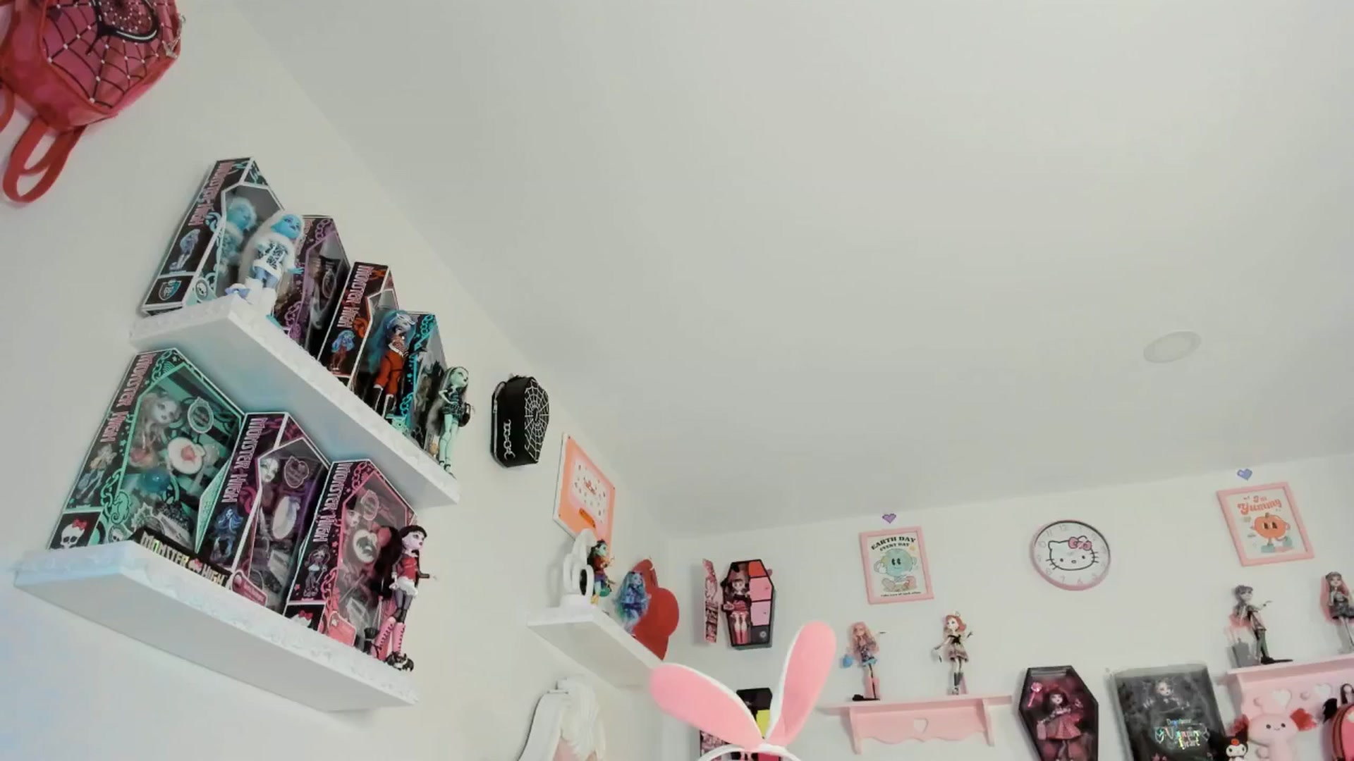 Gallery image thumbnail from Cherrycute666's myfreecams stream on, 08/17/2025, 04:36 image 1 of 20
