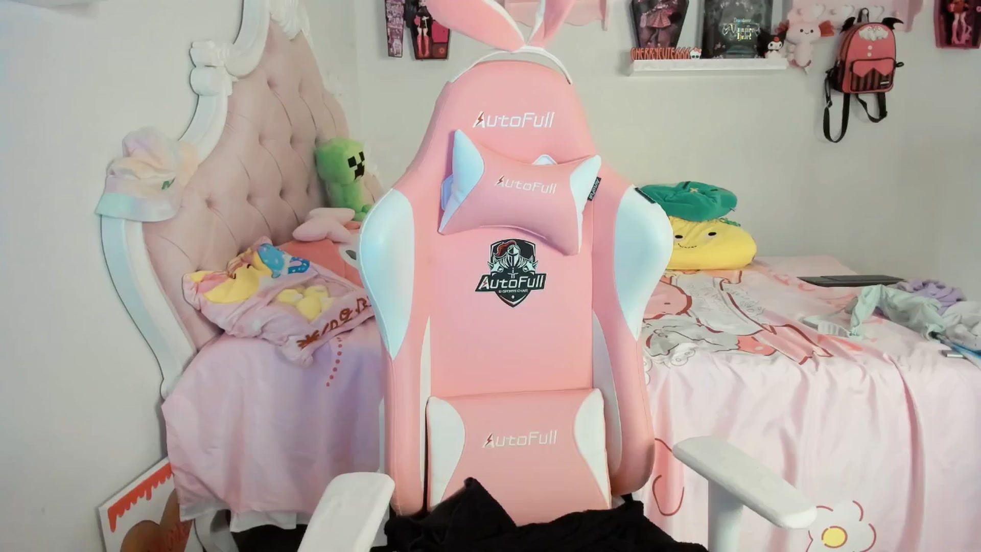 Gallery image thumbnail from Cherrycute666's myfreecams stream on, 08/17/2025, 05:29 image 8 of 20