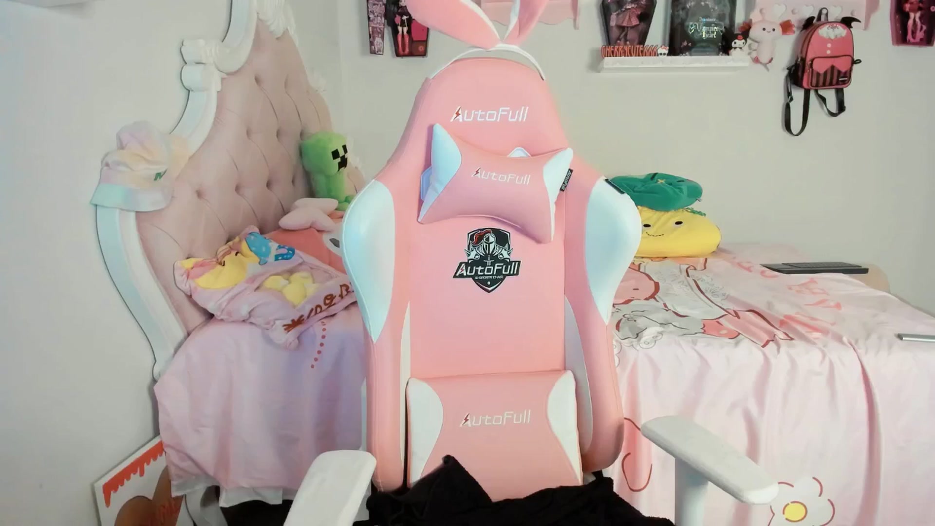 Gallery image thumbnail from Cherrycute666's myfreecams stream on, 08/17/2025, 05:29 image 6 of 20