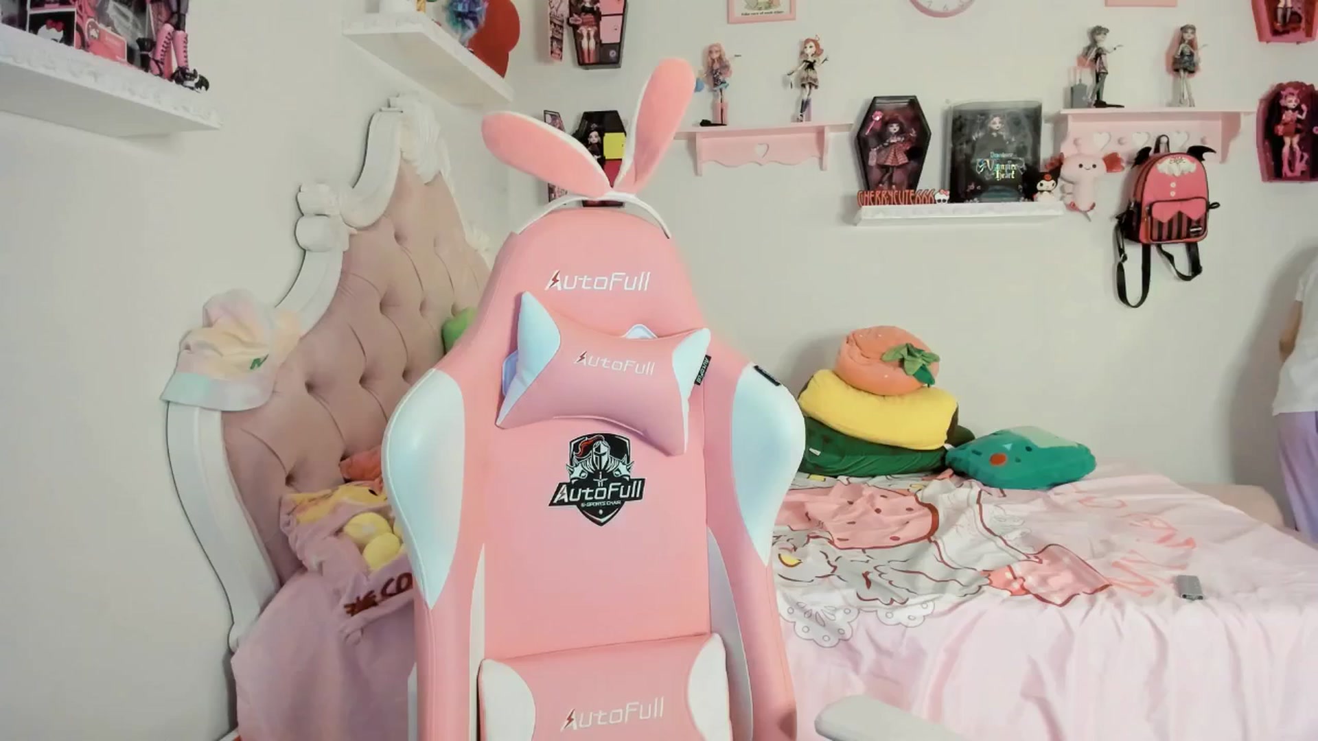 Gallery image thumbnail from Cherrycute666's myfreecams stream on, 08/17/2025, 08:10 image 2 of 20