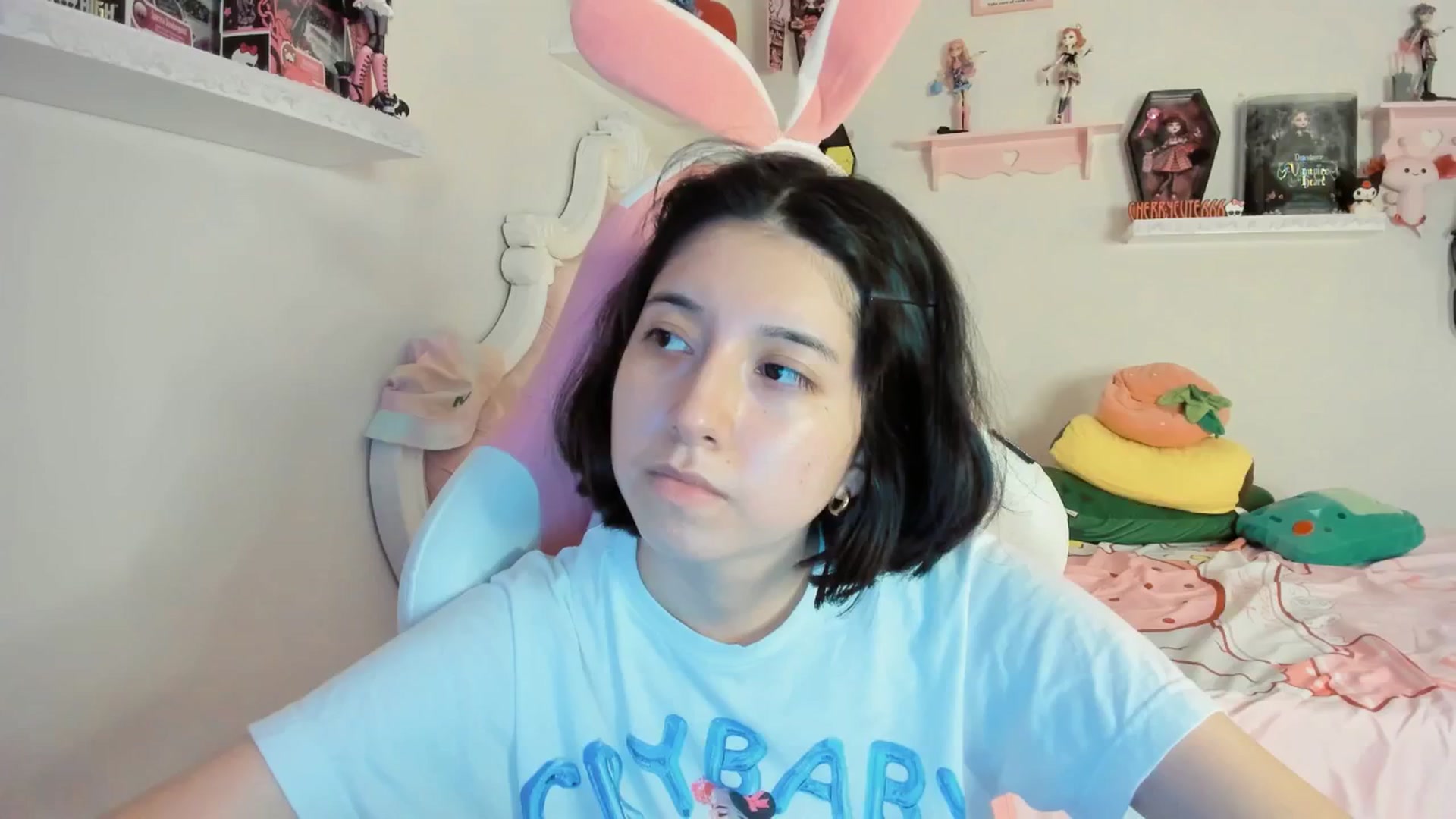 Gallery image thumbnail from Cherrycute666's myfreecams stream on, 08/17/2025, 08:10 image 3 of 20