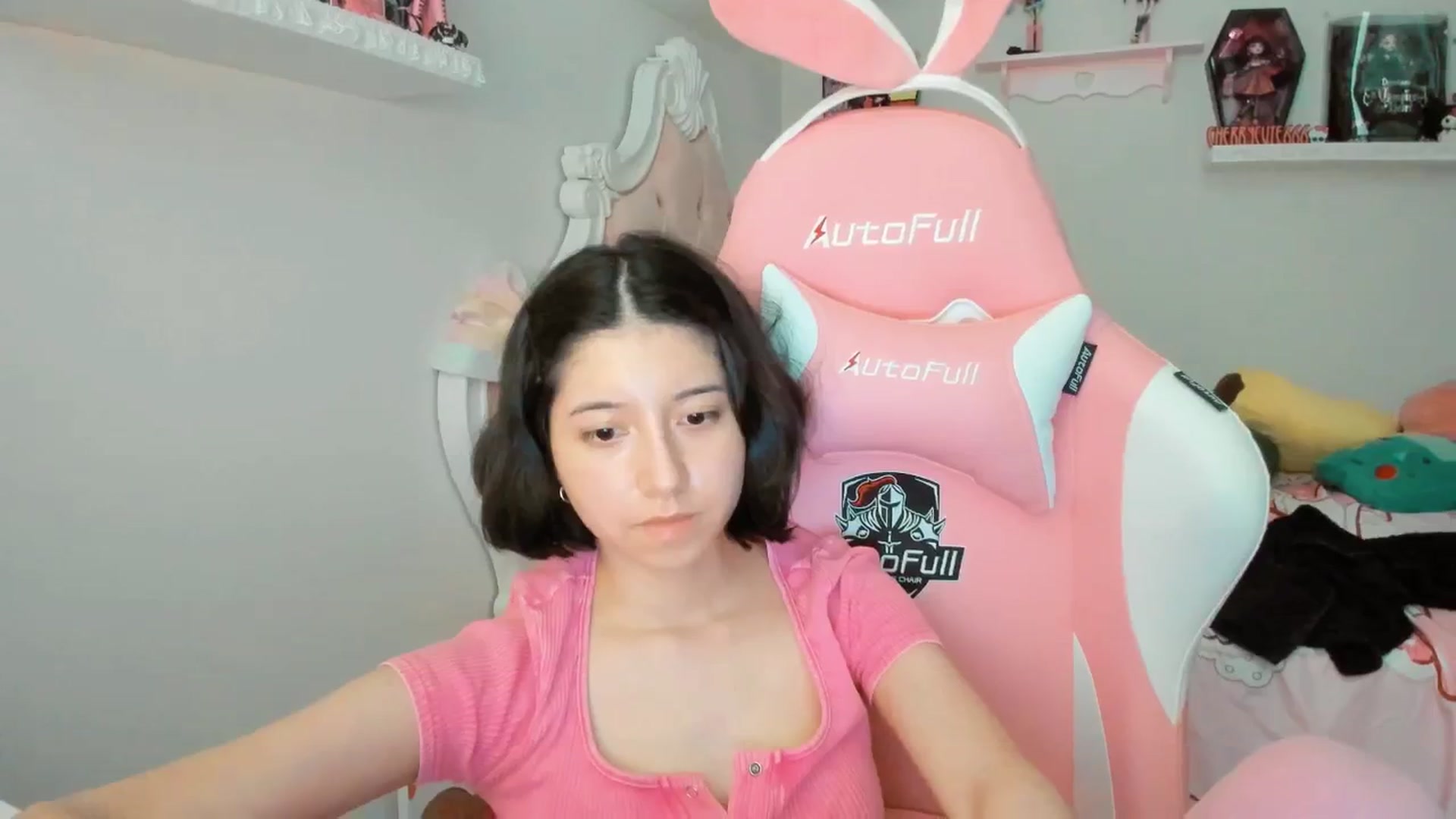 Gallery image thumbnail from Cherrycute666's myfreecams stream on, 08/18/2025, 01:37 image 10 of 20