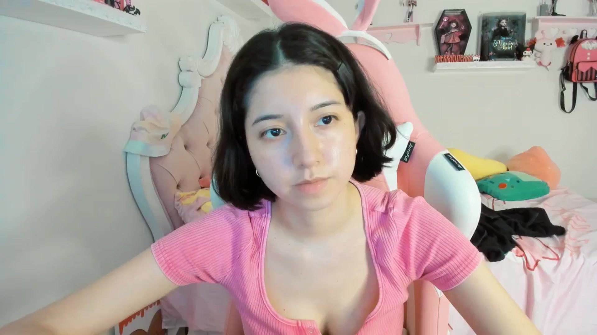Gallery image thumbnail from Cherrycute666's myfreecams stream on, 08/18/2025, 01:37 image 15 of 20